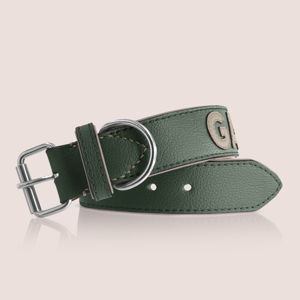 TONERL – Hundehalsband mit Namen aus Leder in British-Racing-Green - Lehm
